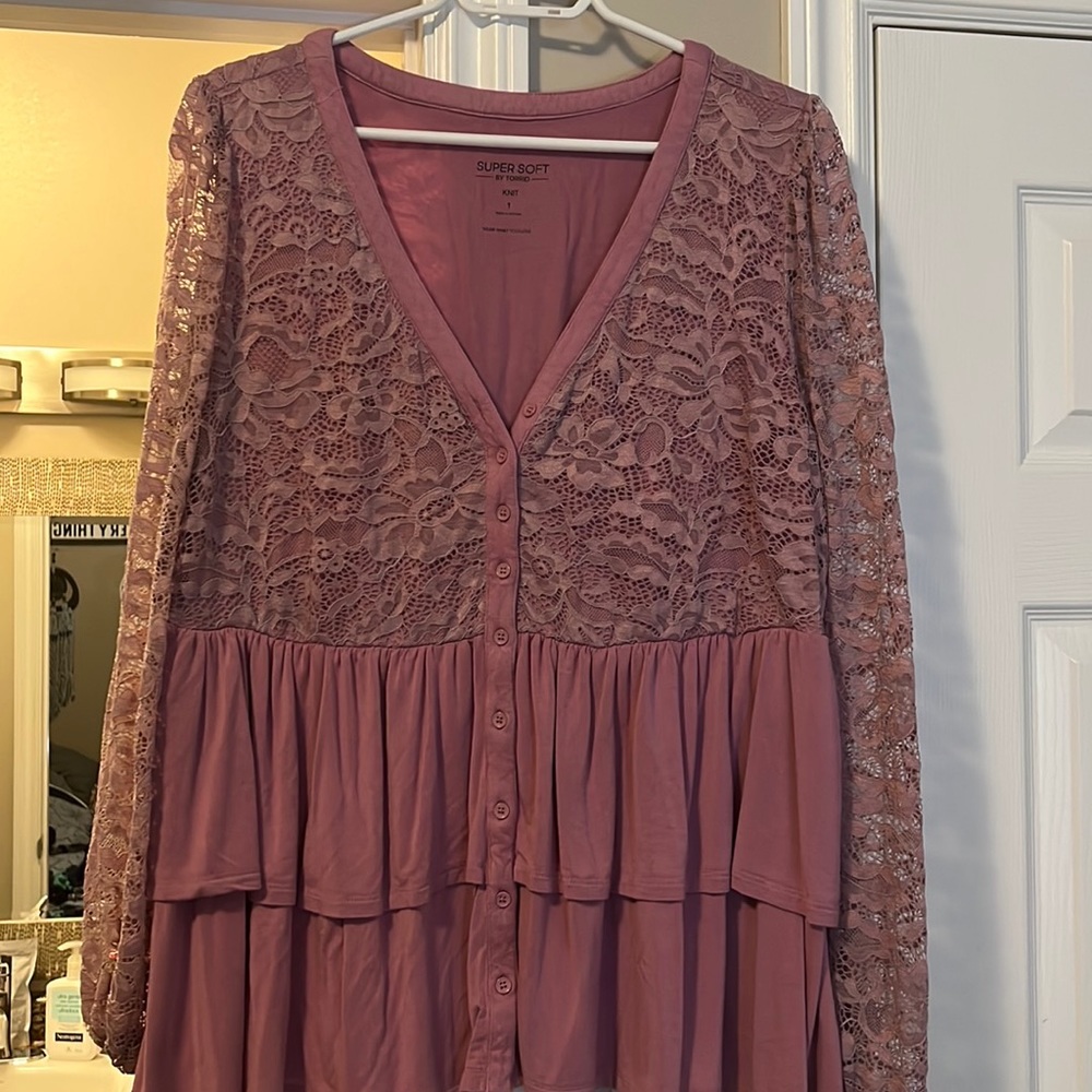 Torrid super soft lace sleeve